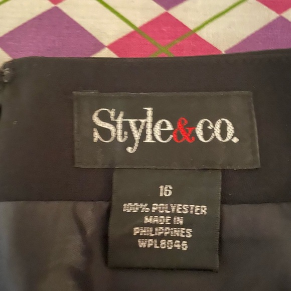 Style & Co woman’s plus size straight black skirt with pleated bottom size 16 - Picture 4 of 4